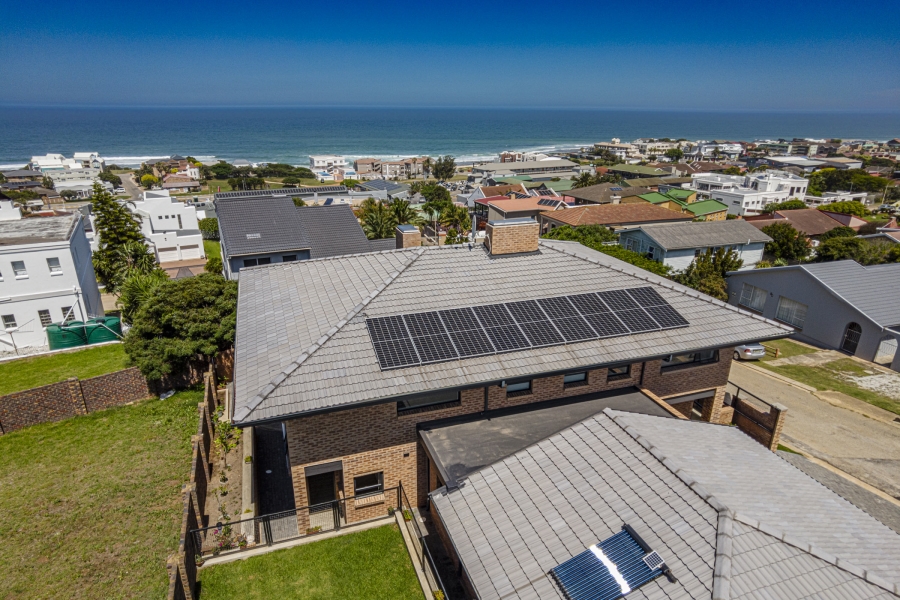 4 Bedroom Property for Sale in Wavecrest Eastern Cape